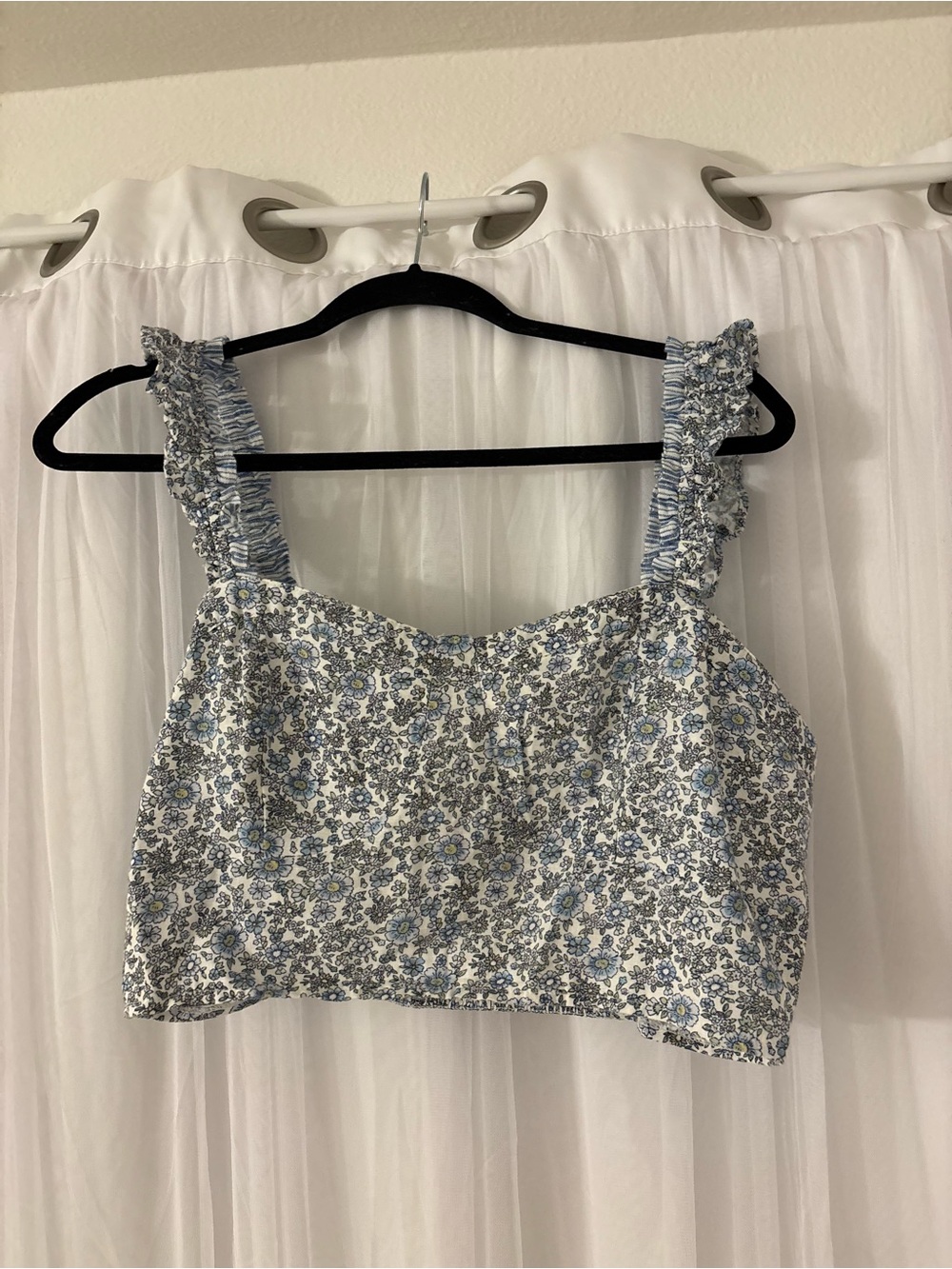 American Eagle Outfitters Blue and White Floral Smocked Strap Crop Top